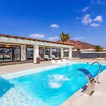 Villa Anyaval *